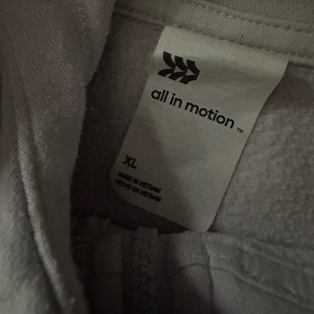 Zip up - Picture 3 of 4